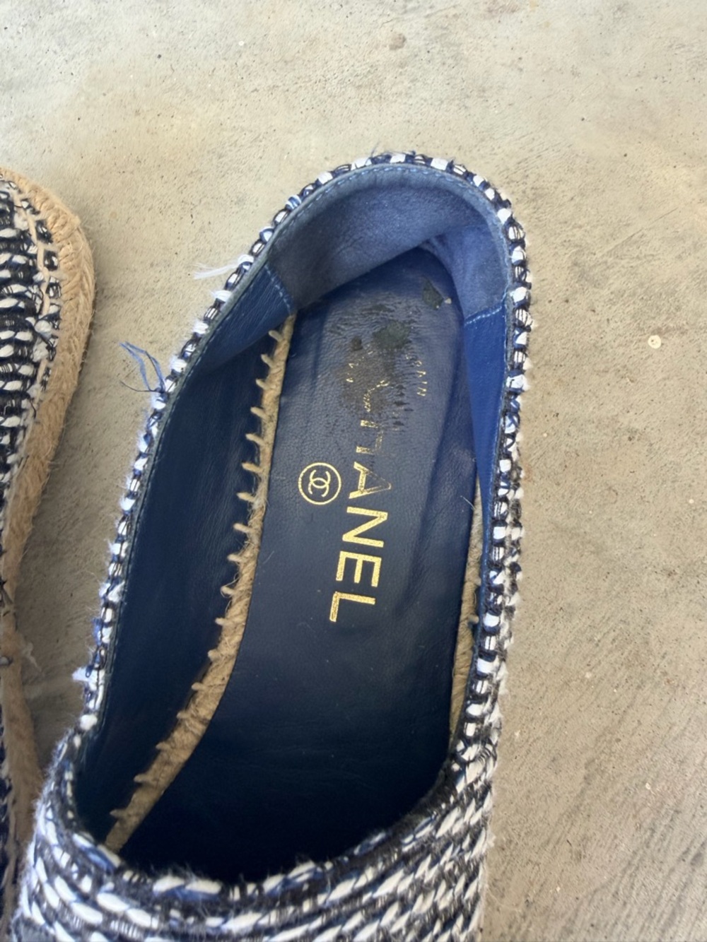CHANEL Black & White Tweed Espadrilles with CC Logo - Picture 3 of 5